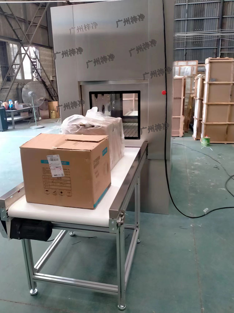 輸送線風(fēng)淋傳遞窗與輸送線貨淋室是潔凈室中用于物品傳遞和空氣凈化的關(guān)鍵設(shè)備。