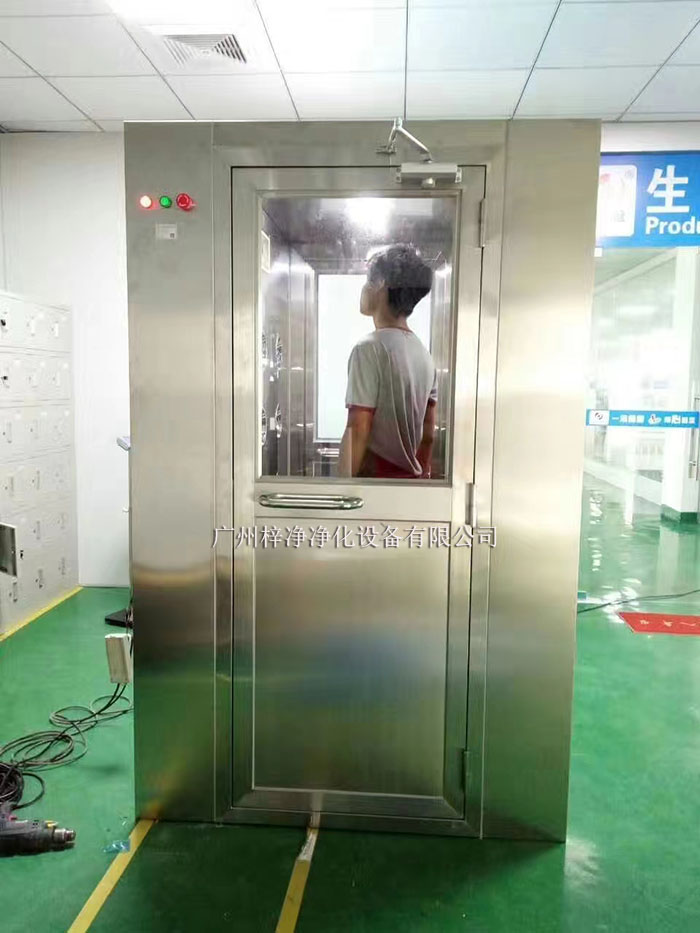 風淋室作為凈化人員或物品的必備設(shè)備
